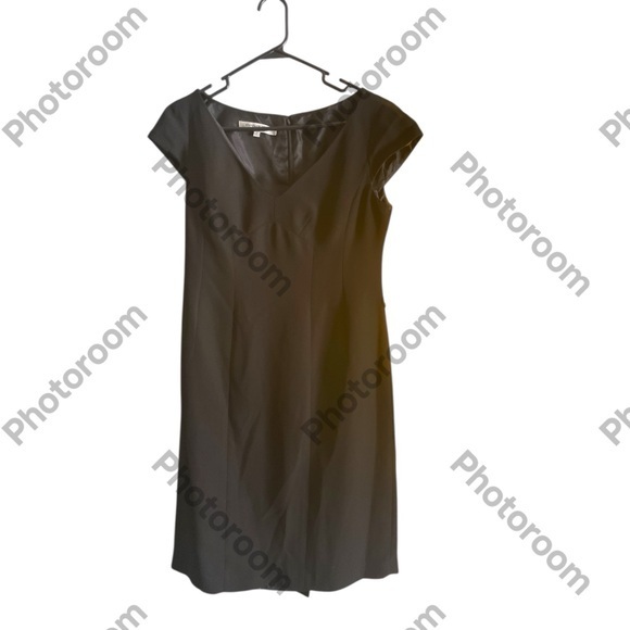 Evan Picone Dresses & Skirts - Evan Picone Black Sheath Dress V-Neck Cap Sleeve